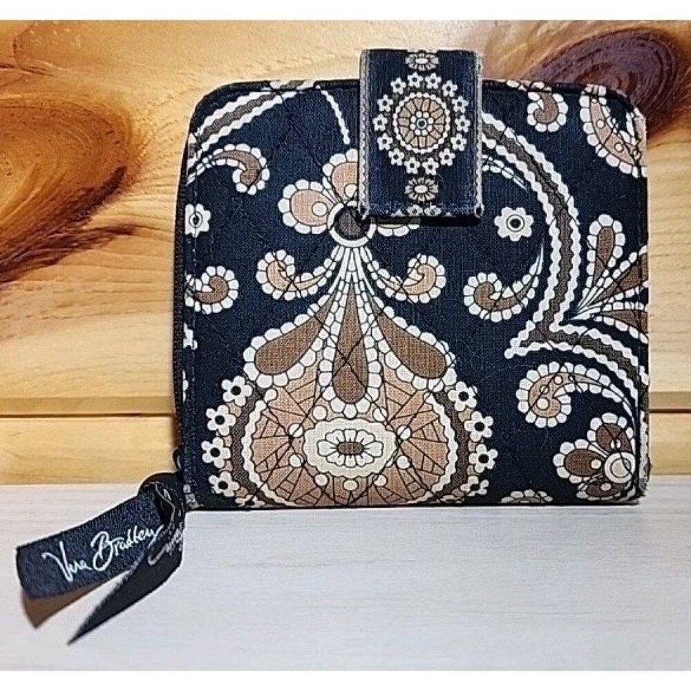 Vera Bradley Caffe Latte Wallet Brown Paisley Zip/Snap Quilted